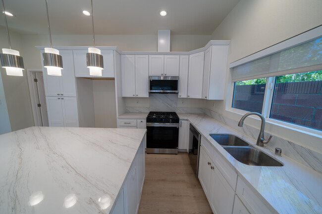 Building Photo - 25173 Vista Fusco