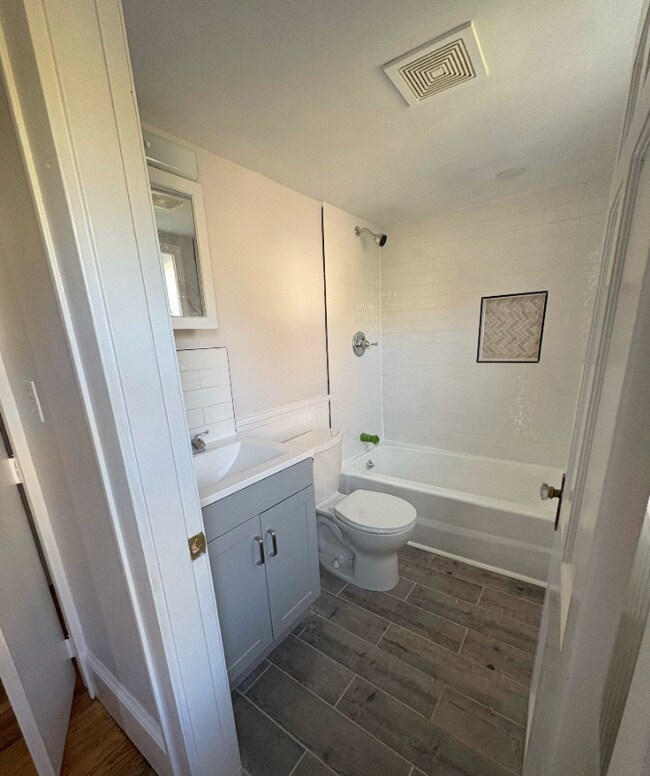 Building Photo - 891 Mammoth Rd