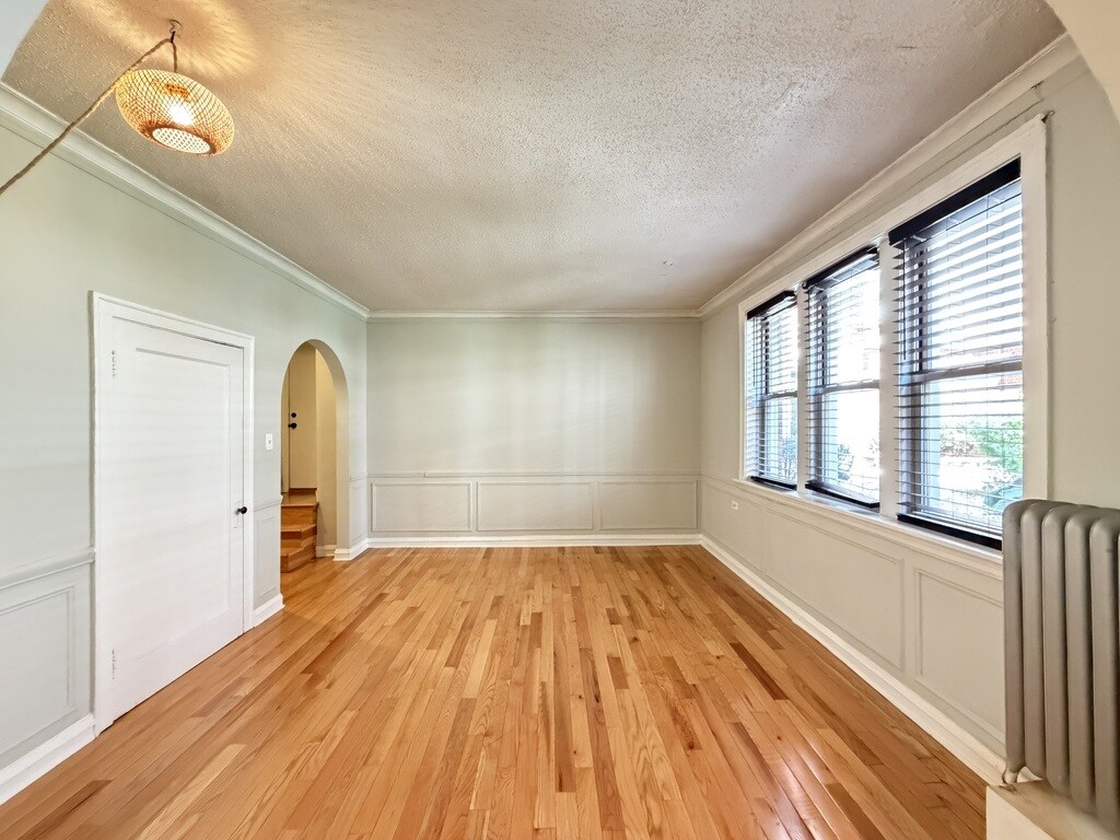 Building Photo - 525 W Surf