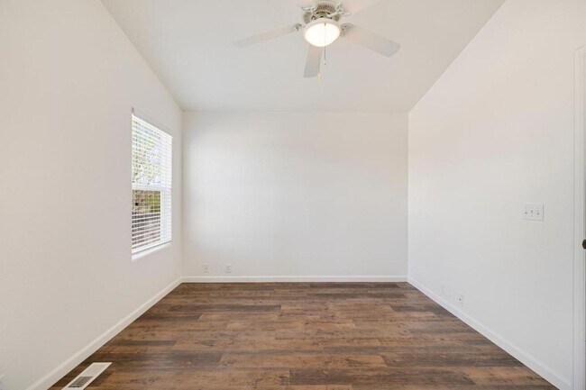 Building Photo - 8703 Silver Glen Dr