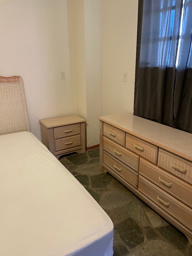 Bed 1 - 6519 Louise Ct