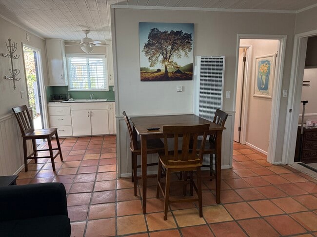 Building Photo - 110 W El Portal