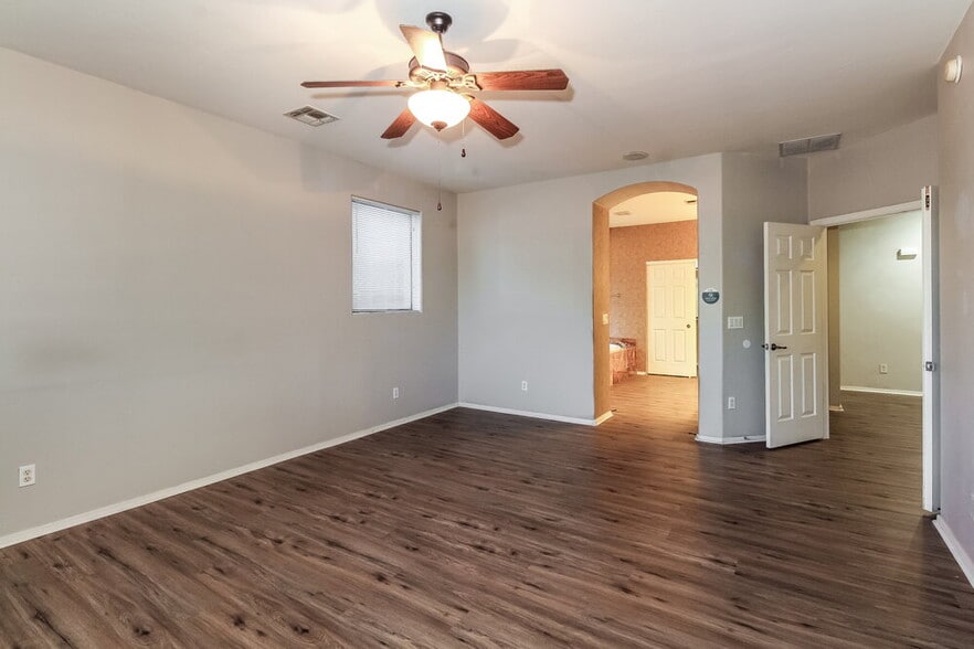 Building Photo - 8416 N Sand Flower Rd