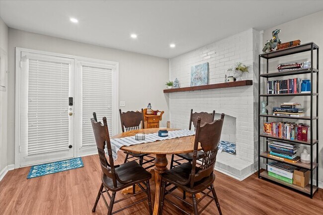 Building Photo - 541 N White St