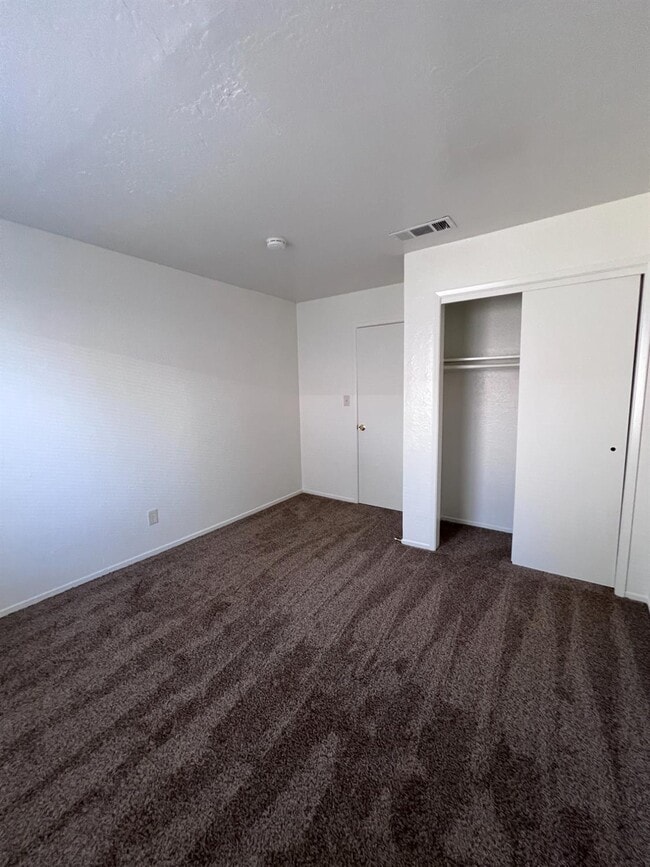 Building Photo - 471 Minnewawa Ave