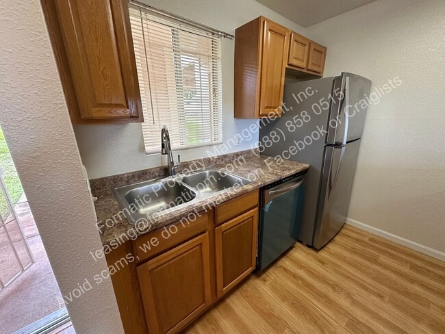 Building Photo - Charming Pet Friendly 2-Bedroom Home with ...