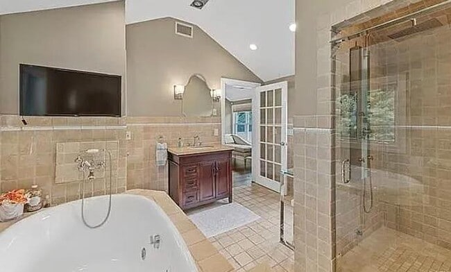 Building Photo - 777 Armonk Rd