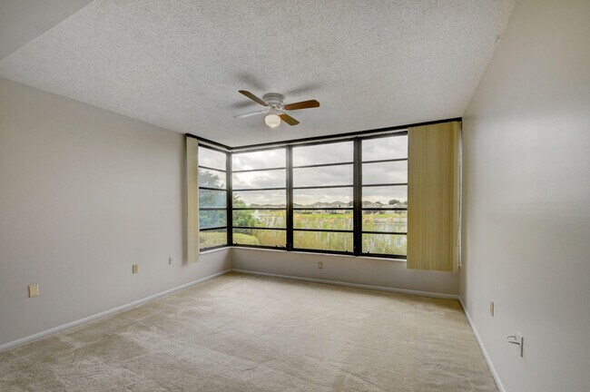 Building Photo - 3520 Whitehall Dr