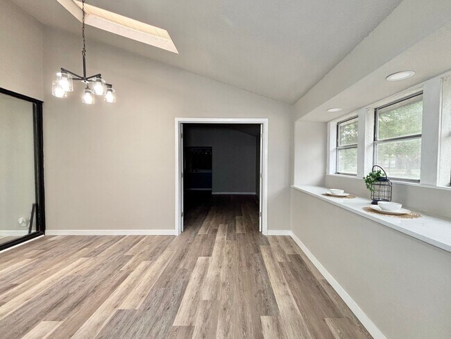 Building Photo - Windcrest Beauty for Rent!