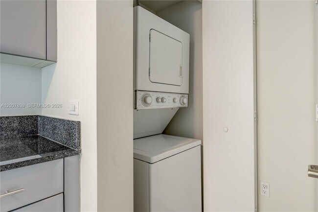 Building Photo - 1871 NW S River Dr