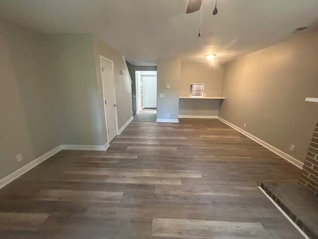 Building Photo - 240 Jamil Rd