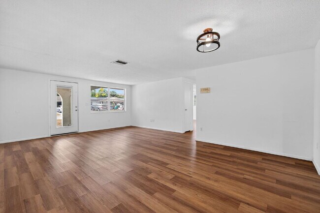Building Photo - Beautiful 2 Bedroom, 2 Bathroom, 1 Car Garage home for rent.