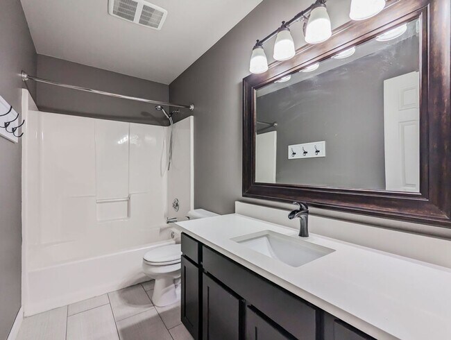 Building Photo - Beautifully maintained move-in ready 4-bed, 2.5-bath home with upgrades throughout!