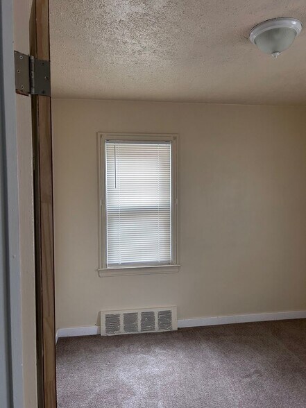 Building Photo - 16183 Dale St