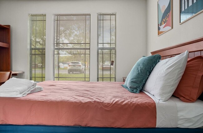 Building Photo - 2505 Livingston Ave