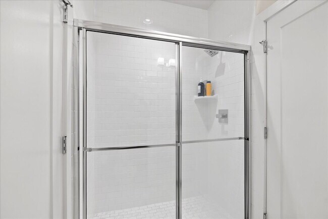 Building Photo - A Glimpse of Serene Living in Chantilly, VA