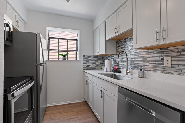 Building Photo - Perfectly Located 1-Bedroom Condo For Lease