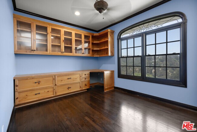 Building Photo - 1036 El Medio Ave