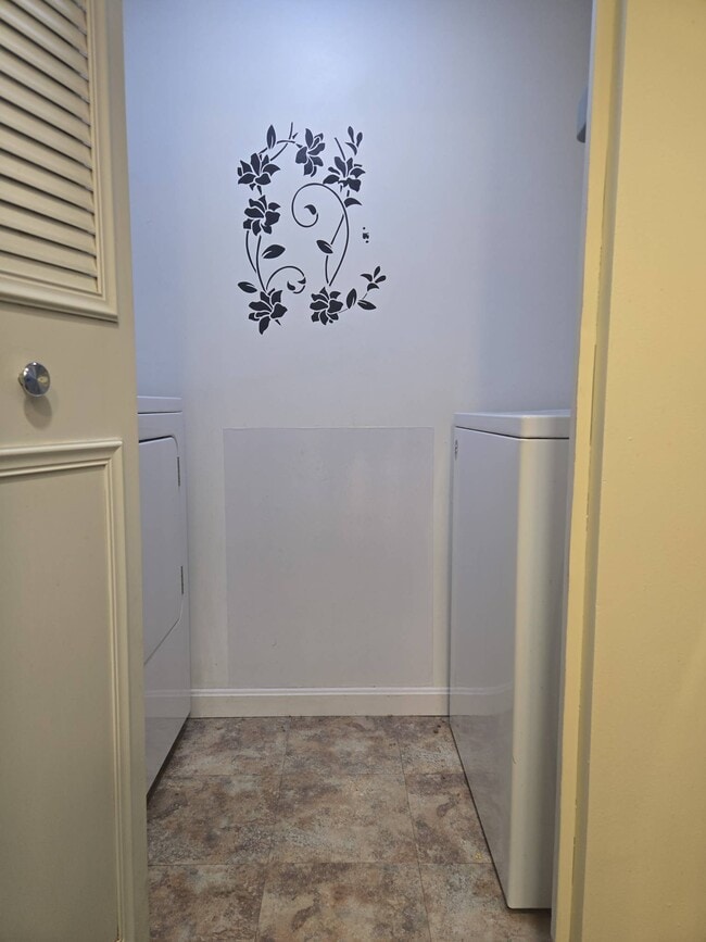 Building Photo - 8284 Sobax Dr