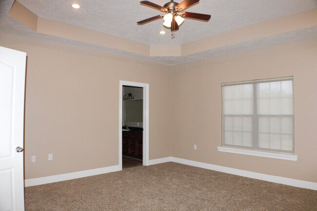 Building Photo - 162 James Dr