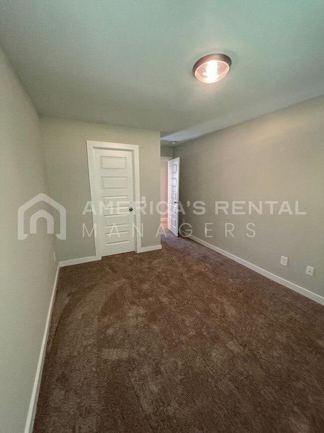Building Photo - 321 Shiloh Creek Dr