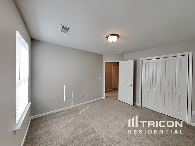 Building Photo - 413 Laurel Leaf Dr