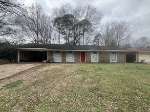 Building Photo - 2915 Longwood Dr
