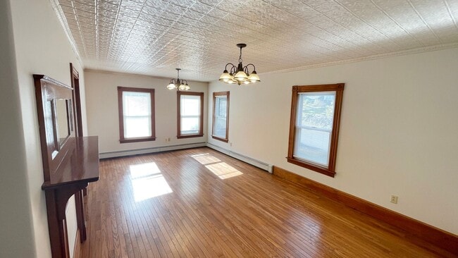 Building Photo - Gorgeous 3BR 1 Bathroom in Leominster