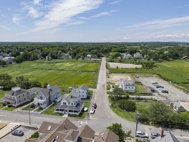 Building Photo - 63 Glades Rd