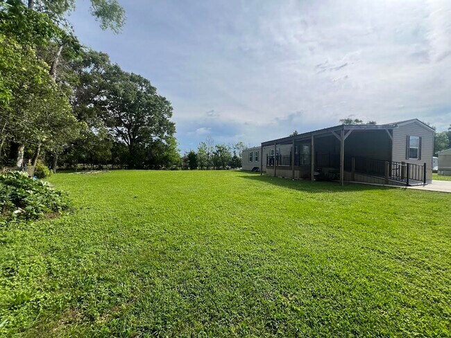 Building Photo - 1706 Southport Blvd