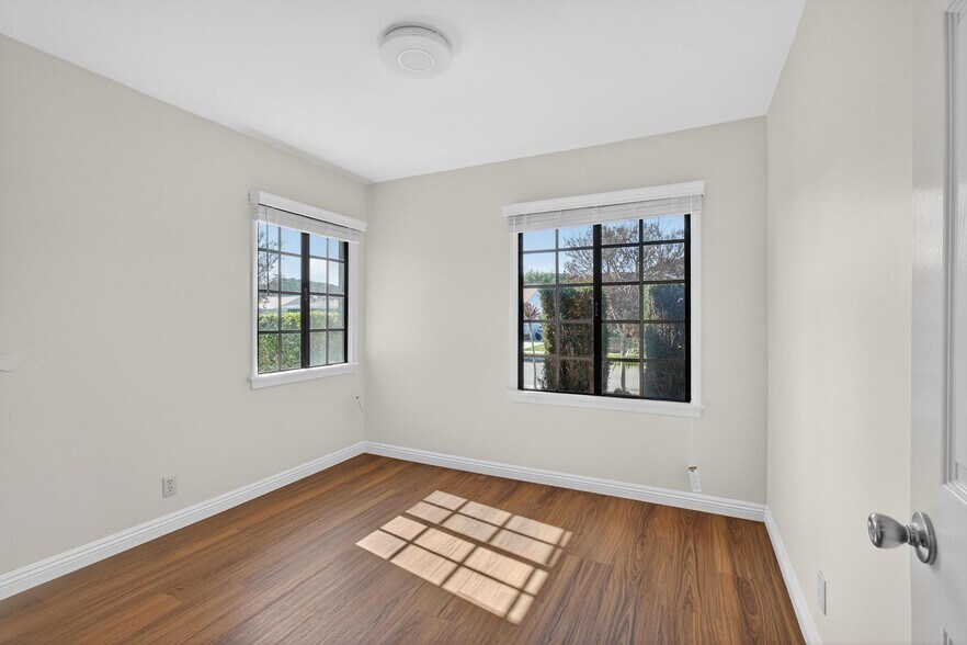 Building Photo - 15202 Florwood Ave