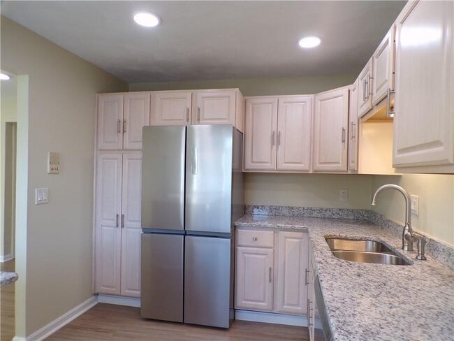 Building Photo - 144 Edaville Ct