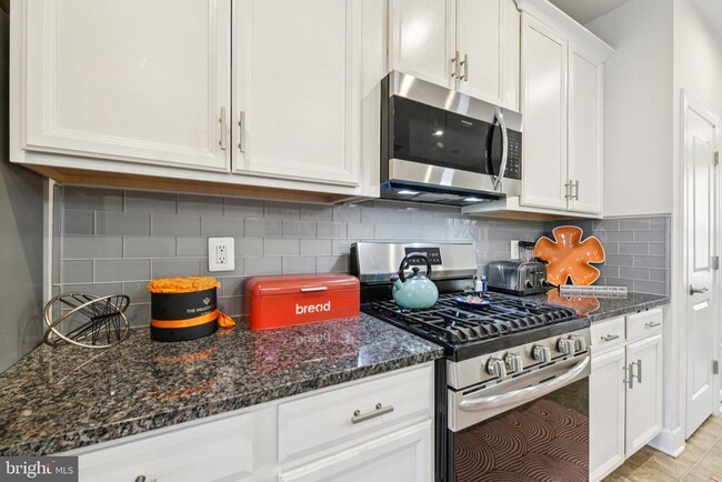 Building Photo - 251 Phoenix Dr