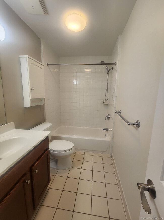 Building Photo - 49 Fairgate Dr