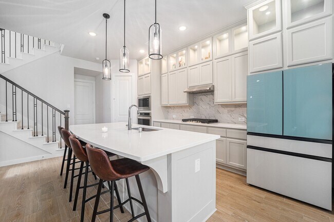 Building Photo - 16630 Lake Austin St