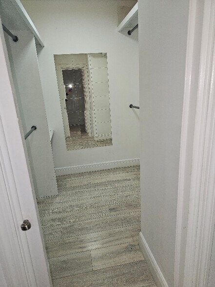 Building Photo - 1005 SW 15th Ave