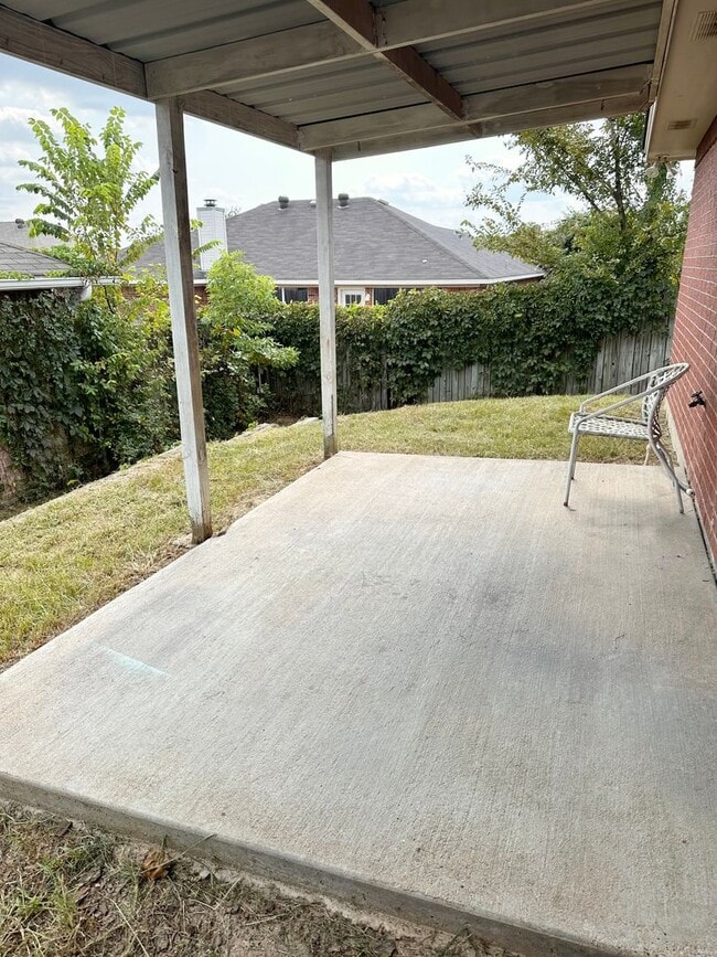 Building Photo - 2 Bedroom Home in Lindale ISD!