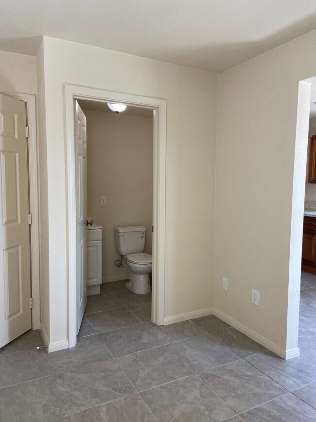 Building Photo - 574 Holt Ave