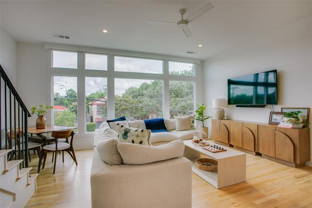 Building Photo - 6039 Lewis St