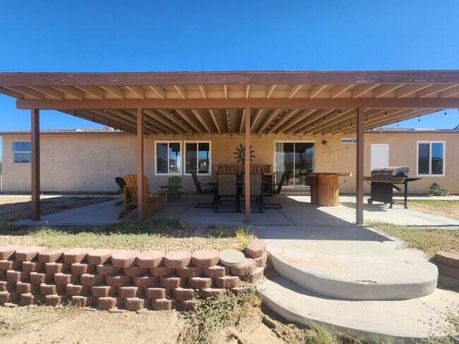 Building Photo - Sunmore Estates Large 3 Bedroom 2 bath Home