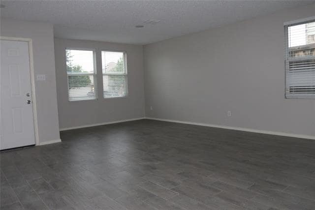 Building Photo - 2048 Crosbyton Ln