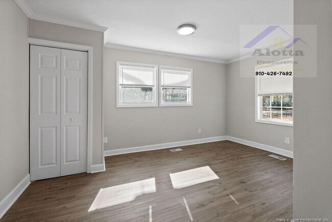 Building Photo - 1315 Cade Hill Ave