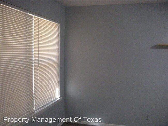 Building Photo - 3400 Speedway-