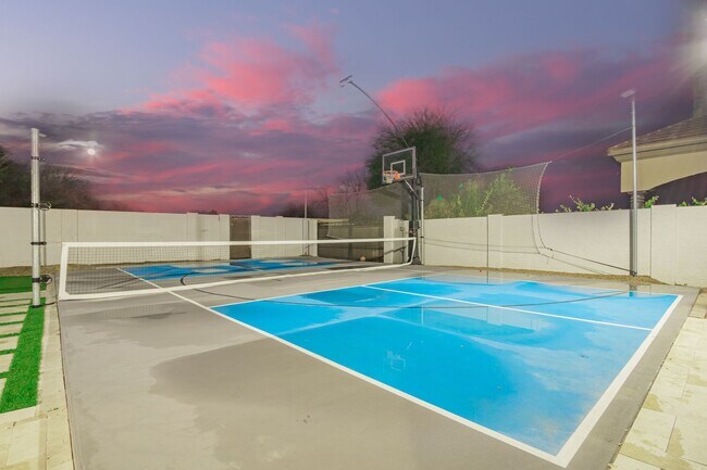 Building Photo - Beautiful 6-bedroom basement home