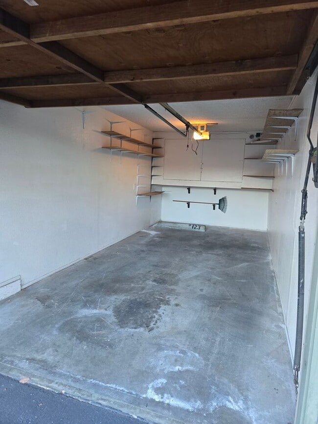 Building Photo - Discover this well-appointed 2-bedroom, 1.5-bath condo in San Diego