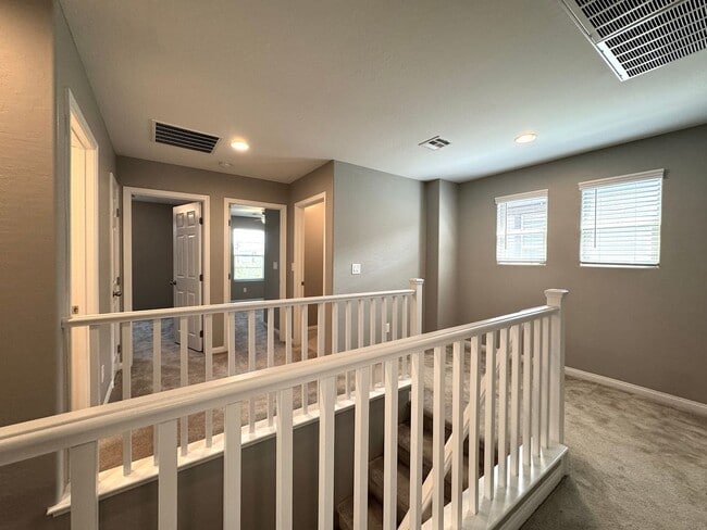 Building Photo - 12545 Skylight View St
