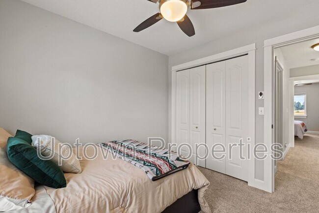 Building Photo - 753 SE Boysen Ln