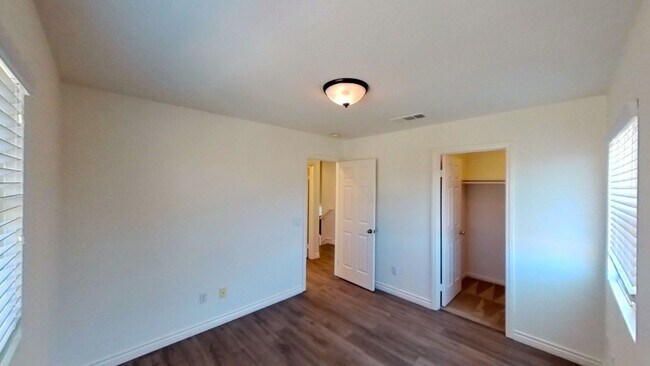 Building Photo - Spacious 4 Bedroom 3 Full Bathroom Home in...