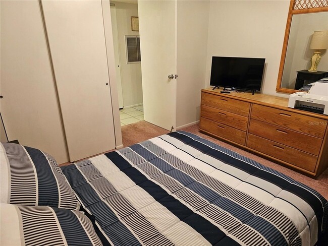 Building Photo - 3528 Lake Bayshore Dr