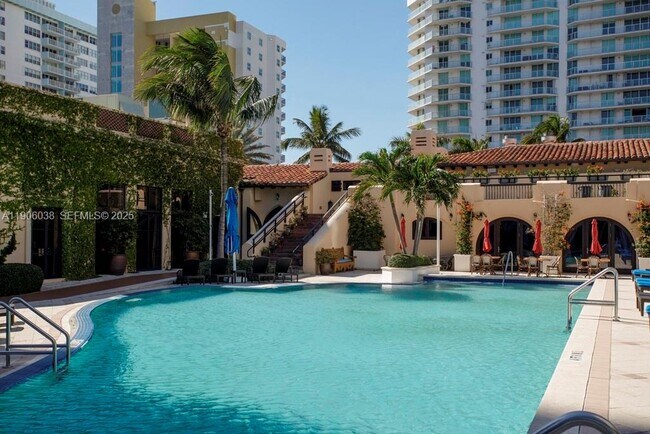 Building Photo - 5959 Collins Ave